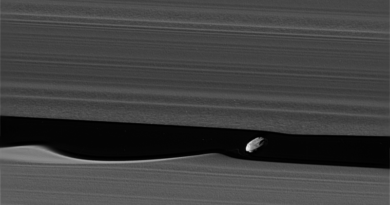 Daphnis, le satellite qui se cache dans les anneaux de Saturne. Daphnis, le satellite qui se cache dans les anneaux de Saturne.