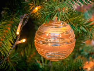 How are Christmas baubles made?