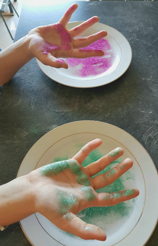 germs glitter on the hands