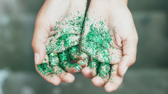 microscopic germs on hands