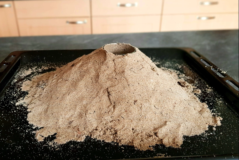 fabriquer un volcan à la maison