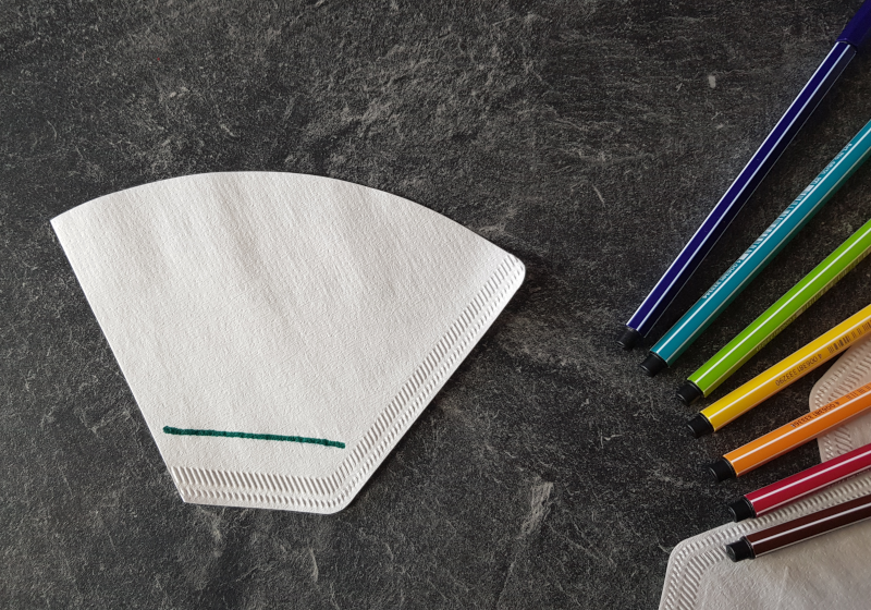 draw a lign of color on coffee filter