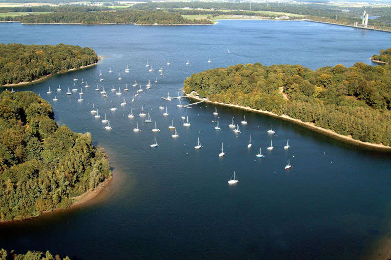 vue aerienne sur les lacs de l'eau d'heure