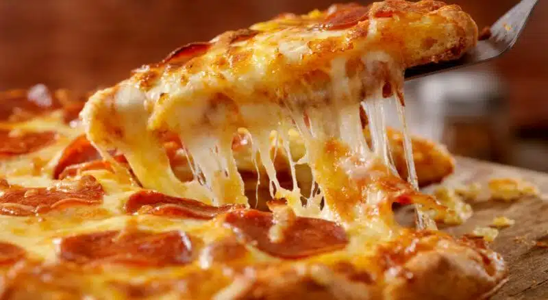 Le fromage est considéré comme l'ingrédient le plus important d'une pizza